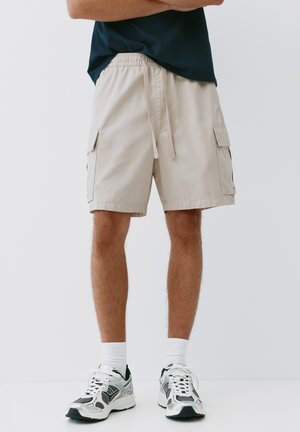 PULL&BEAR, CARGO BERMUDA SHORTS - Šortky - beige