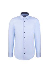 Lichtblauw overhemd met lange mouwen van gladde stof. Heeft een gestreepte marineblauwe binnenkraag en zwarte knopen aan de voorkant.