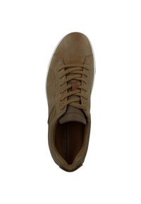 Braune Sneaker mit strukturiertem Lederoberteil, runder Zehenform, Schnürdesign und weißer Gummisohle. Verfügt über ein weiches Innenfutter.