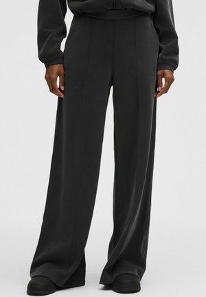 BRUSHED SOFTSTREME PINTUCK WIDE  - Nadrágok - black