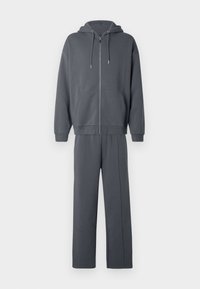 Nevybrané, blackened pearl