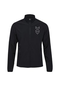 Chaqueta deportiva negra con cuello alto, cremallera completa, dos bolsillos laterales y un logo de Chevron blanco en la parte superior izquierda.