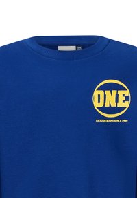 Felpa blu con logo giallo "ONE" e testo "RETRO JEANS SINCE 1989" stampato sul davanti. Collo a costine, tessuto morbido.