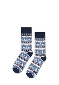 Niebieskie skarpetki w wzory z granatowymi ściągaczami, ozdobione świątecznymi motywami, w tym drzewkami, płatkami śniegu i geometrycznymi kształtami w jasnych i ciemnych odcieniach niebieskiego.