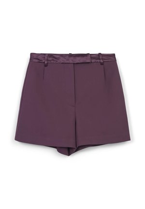 Shorts tailored a vita alta in un viola scuro, con una cintura in satin e passanti per la cintura, pieghe frontali e una chiusura frontale nascosta.