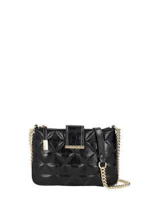Borsa a tracolla in pelle nera trapuntata con tracolla a catena dorata e piccola targhetta dorata del marchio sulla patta frontale.