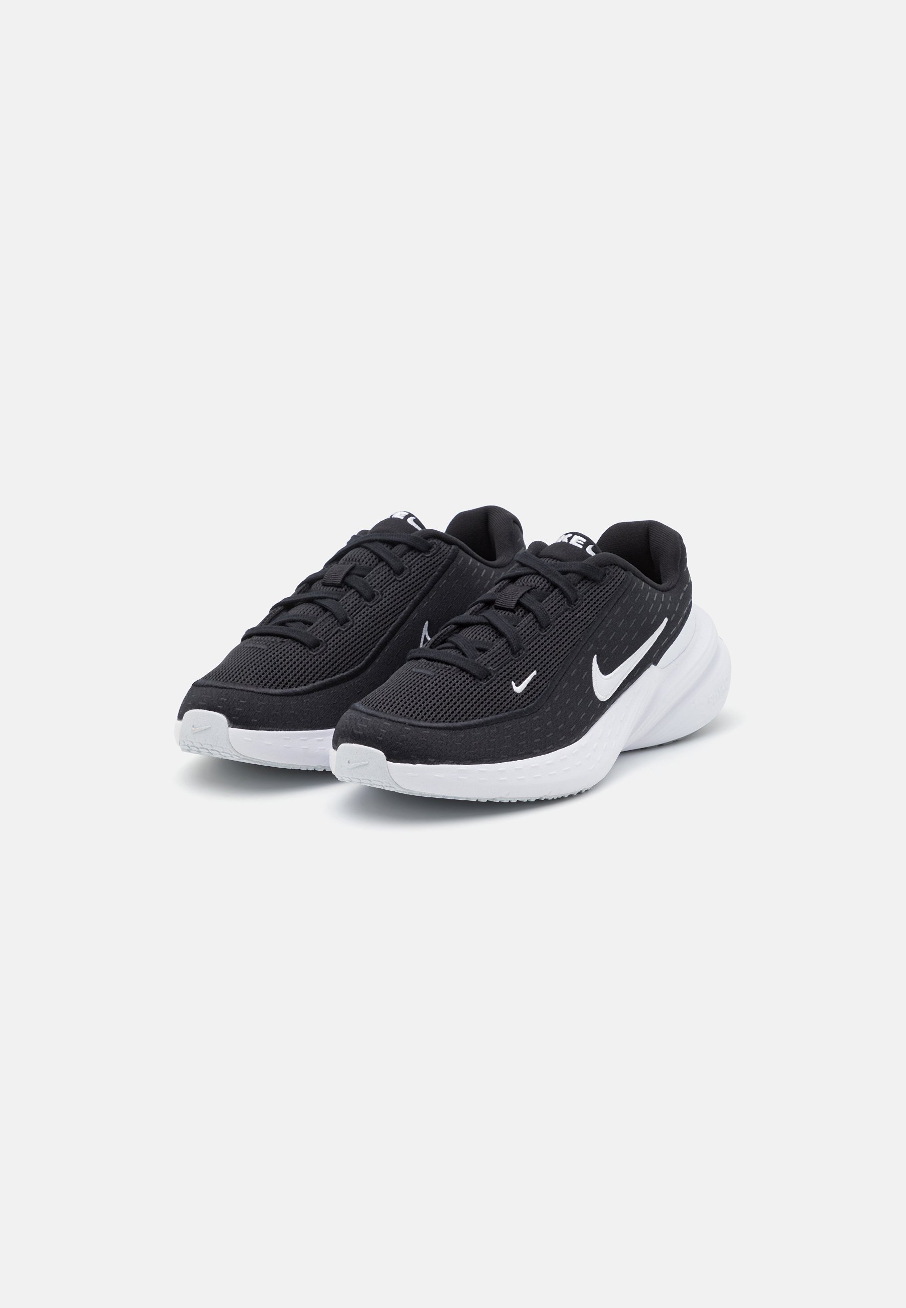 nike lace up trainers