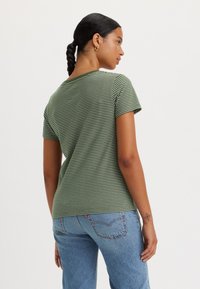 Levi's® THE PERFECT TEE V-NECK - Paprasti marškinėliai - annalise black forest