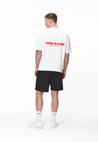 Pegador - COLNE LOGO TEE - Marškinėliai su spaudiniu - white/red Miniatiūros vaizdas 1