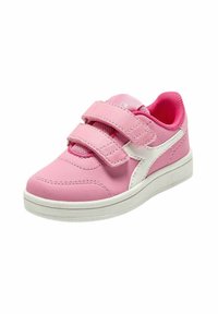 Sneaker rosa con una toma superiore in materiale sintetico liscio, doppi cinturini a velcro, accenti bianchi, collo imbottito e suola in gomma testurizzata.