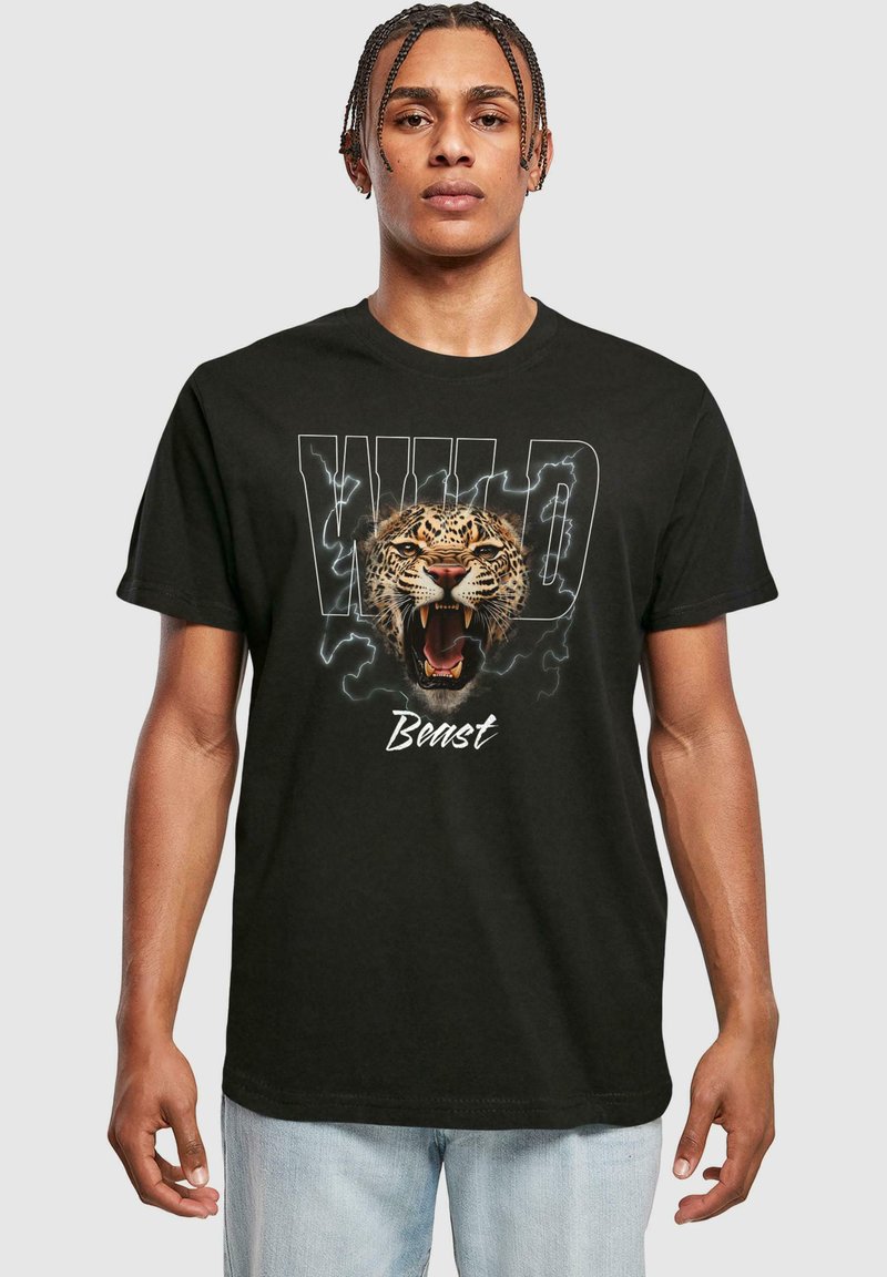 Melnas kokvilnas T-krekls ar lauvas grafiku un vārdiem "WILD" un "Beast" spilgtās, dzīvās krāsās. Īsas piedurknes, apaļš kakls.