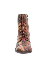 Pintamu laced ankle boots yang terbuat dari kulit bermotif, menampilkan desain bunga dalam warna merah, hijau, dan beige. Sol cokelat padat dan detail resleting.