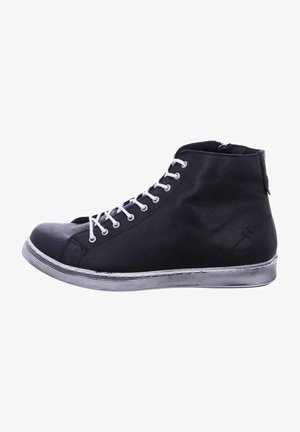 Schwarzer Leder-High-Top-Sneaker mit weißen Schnürsenkeln, einer Gummisohle mit schwarz-weißen Streifen und einem seitlichen Reißverschluss zur Verschluss.