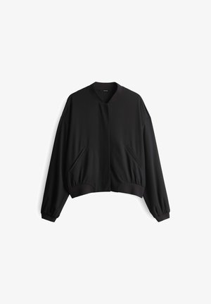 Zwarte bomberjack van gladde stof, met een geribde kraag, elastische manchetten en twee zijzakken in een cropped ontwerp.