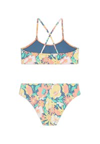 Cvetni bikini komplet z zgornjim delom s križnim hrbtom iz modrega in cvetličnega materiala ter usklajenimi visokim pasom, okrašenim z živahnimi cvetličnimi vzorci.