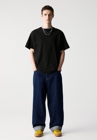 PULL&BEAR JOIN LIFE - Navadna majica - black