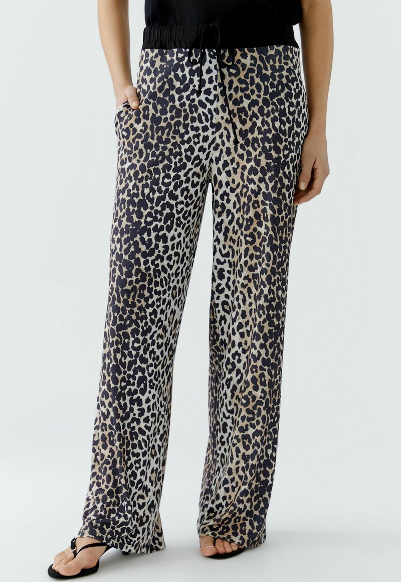 Leopardenmuster weite Hose aus leichtem Stoff, mit einem elastischen Bund und Kordelzug, Seitentaschen und schwarzen Akzenten.
