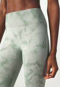 ICANIWILL DEFINE SEAMLESS TIE DYE - Leggings - light sea green