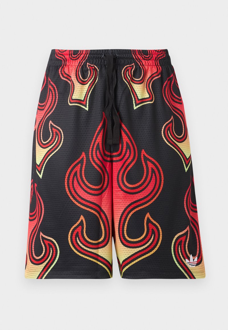 Pantaloncini in rete neri con motivi di fiamme rosse, arancioni e gialle e un piccolo logo bianco vicino all'orlo inferiore sulla gamba destra.