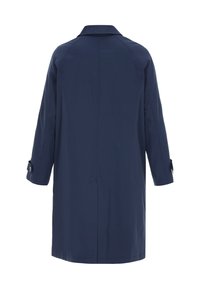 Tengerészkék kabát klasszikus gallérral, háromnegyedes ujjakkal és gombos mandzsettákkal. Sima textúra és egyenes sziluett hátul hasítékkal.