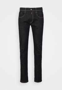 Jeans de denim negro con corte ajustado, que cuentan con un cierre de botón, cinco bolsillos y costuras en amarillo contrastante a lo largo de las costuras.