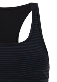 Černá sportovní podprsenka s texturovanými horizontálními pruhy a širokými ramenními popruhy, zobrazená zepředu a částečně zezadu ve stylu racerback.