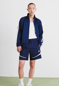 adidas Originals ARCHIVE - Teplákové kalhoty - dark blue/white