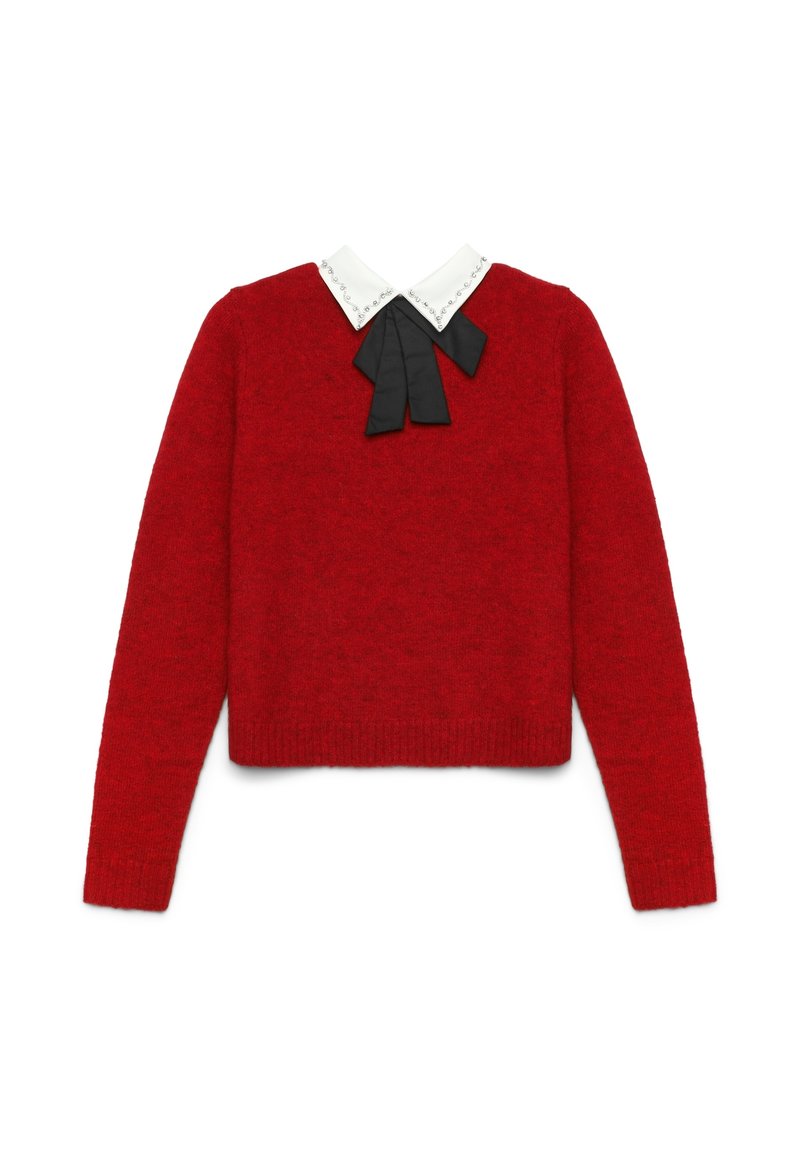 Roter Pullover mit einem cropped Design, featuring einem weißen Kragen und schwarzen Banddetails. Die Textur wirkt weich und gestrickt.
