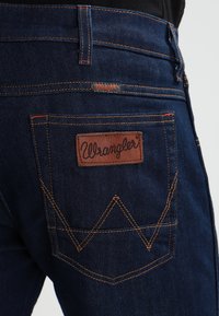 Wrangler SBORO - Calças de ganga de perna direita - ocean squall