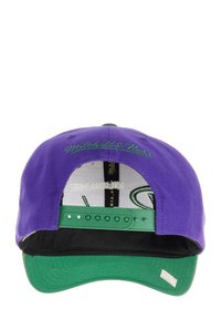 Mitchell & Ness MILWAUKEE BUCKS NBA TEAM SCRIPT VERSTELLBARE GEBOGENE SNAPBACK - Cap - lila