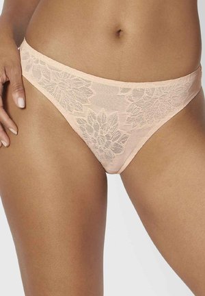 Różowe koronkowe majtki bikini z detalami w kwiatowy wzór, miękka tekstura i niski krój. Elastyczny materiał zapewniający wygodne dopasowanie.