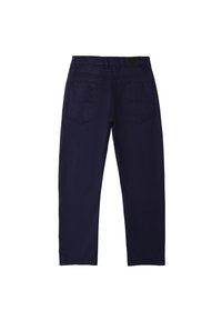 Pantaloni in cotone blu navy con taglio dritto, cinque tasche e etichetta nera in vita. Texture liscia con dettagli minimi sul retro.