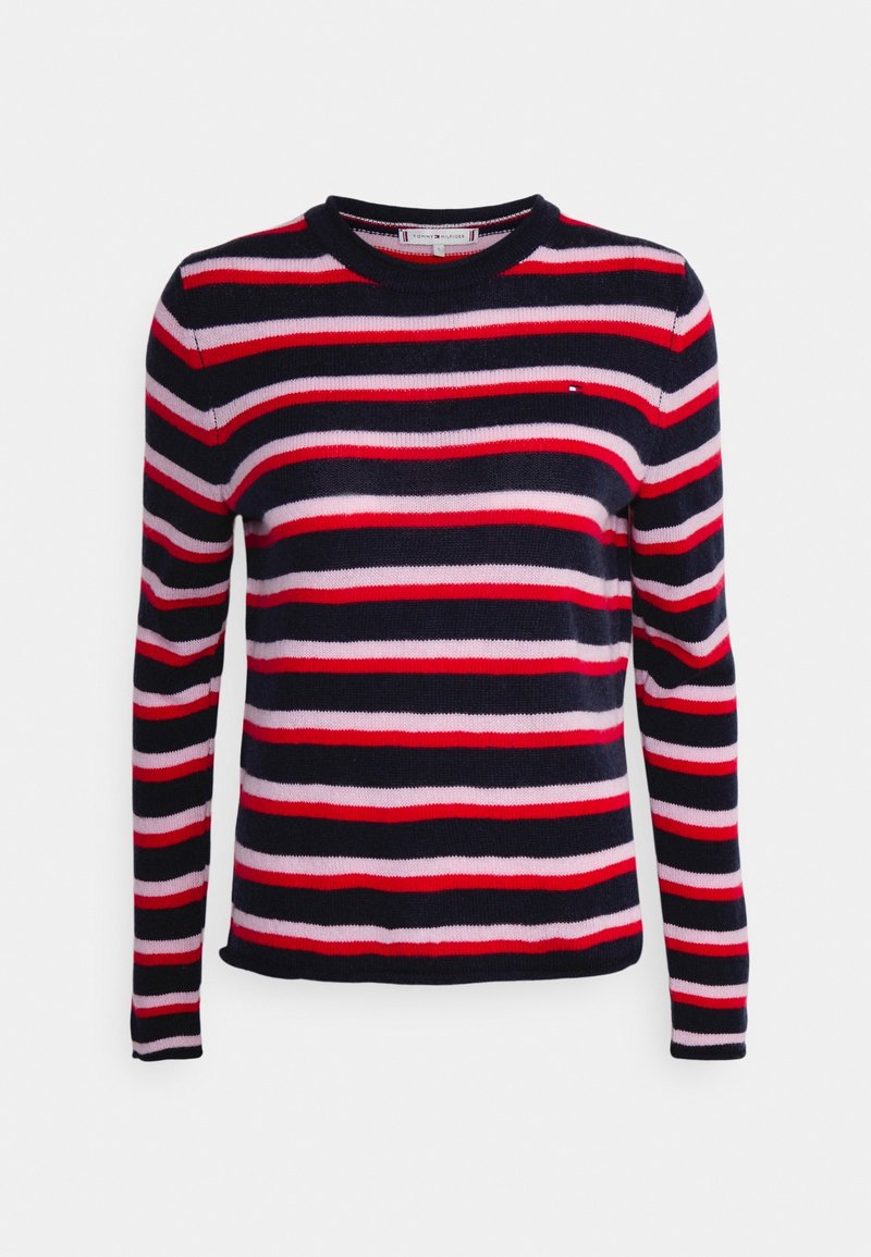 Pull en maille à manches longues avec rayures horizontales bleu marine, rouge et rose clair, doté d'un col rond et d'un petit logo sur la poitrine.