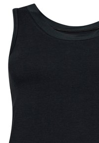 Sort tanktop med rund halsudskæring. Fremstillet af et glat, blødt stof med en tætsiddende pasform, uden synlige mønstre eller hardware detaljer.