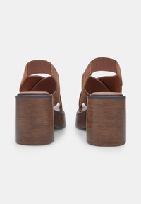 Bata Clogs - marrone