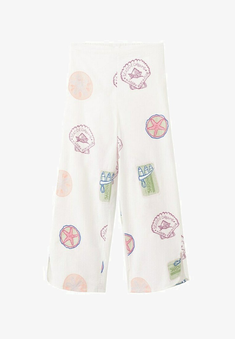 Pantalon large blanc avec des imprimés colorés sur le thème du bord de mer, comprenant étoiles de mer, dollars des sables, sardines et coquillages avec le texte "Seaside Dreams".