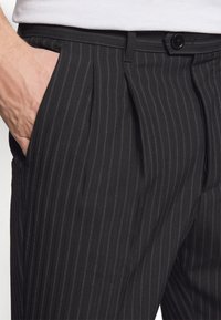 AllSaints DICE TALLIS TROUSER - Hlače - black