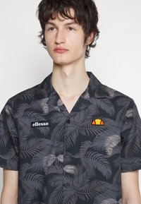 Ellesse RUBANO - Vapaa-ajan kauluspaita - black