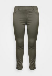 Pantalones ajustados en verde oliva, confeccionados en una tela suave. Cuentan con bolsillos frontales y un cierre clásico de cremallera.