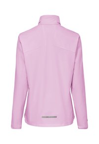Lichtpaarse jack met lange mouwen, gezien van achteren, met een opstaande kraag en een kleine reflecterende strook vlak bij de zoom.