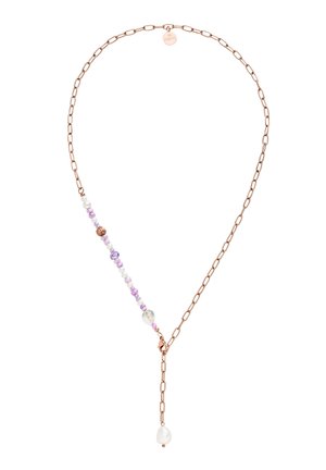 Collier délicat en chaîne d'or avec section asymétrique de perles blanches et violettes et un pendentif perle suspendu.
