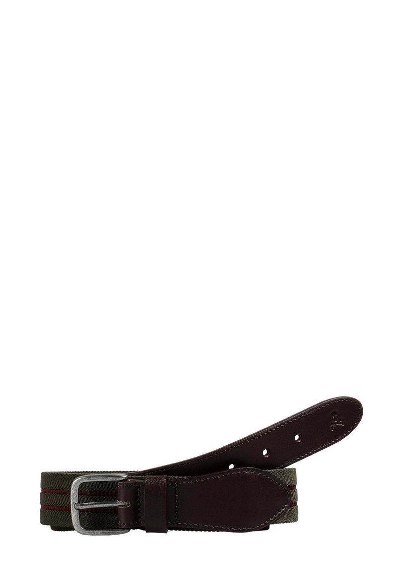 Cinturón bicolor con una punta y un pasador de cuero rojo oscuro, un centro tejido de color verde oliva, complementado con costuras rojas y una hebilla plateada.