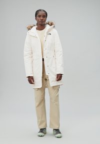 The North Face ZANECK PARKA - Párka - white dune