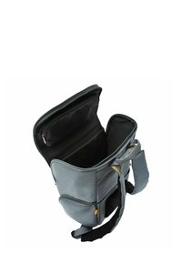 Borsa di tessuto grigia con apertura con zip, caratterizzata da un ampio interno e foderata in nero. Include una tasca laterale e una tracolla regolabile.