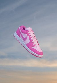 Επιλέχθηκε, china rose/pink foam/white