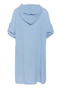 Šviesiai mėlyna su gobtuvu marškinėlė su sukurtomis rankovėmis ir mygtukų akcentais. Minkšta medžiaga, laisvas kirpimas ir suapvalintas hemline, tinkama kasdieniam dėvėjimui.