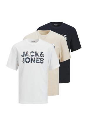 Drei T-Shirts in Weiß, Beige und Marineblau, mit dem Schriftzug "JACK & JONES" in einem gemusterten Design, aus weichem Baumwollstoff hergestellt.