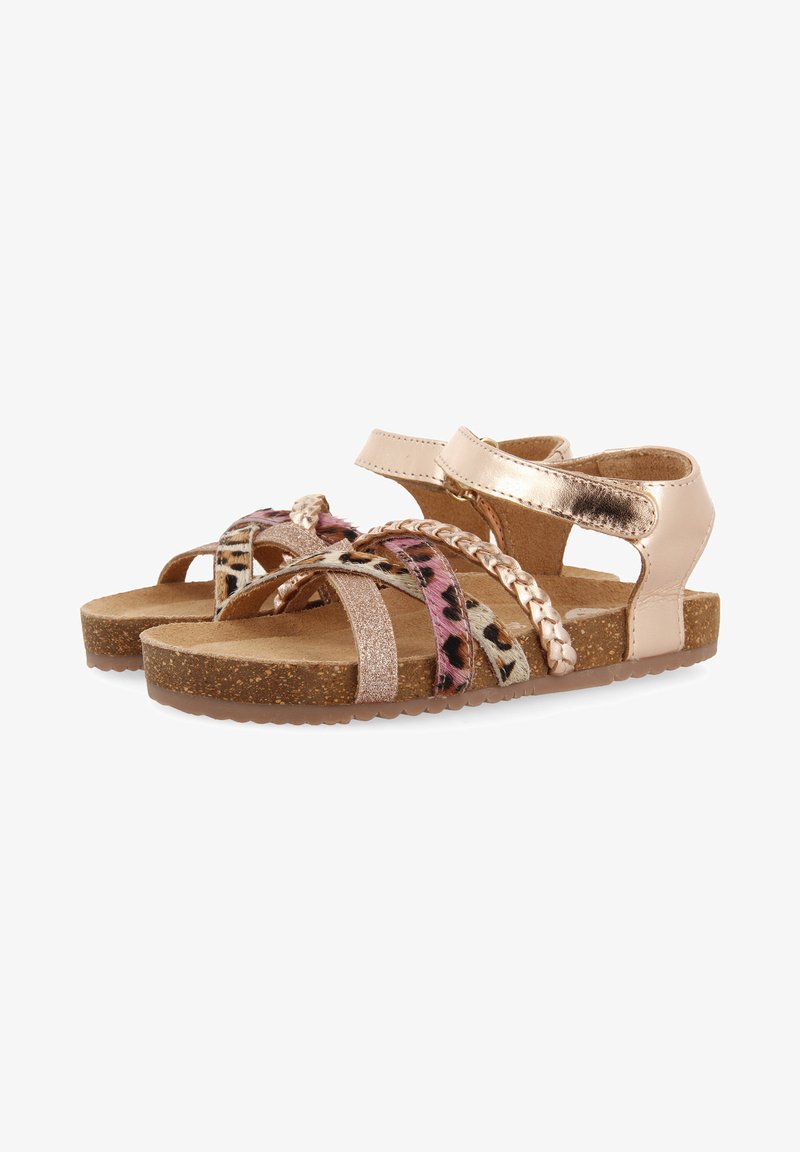 Sandaaltjes met straps, gemaakt van een mix van roze, glitters en luipaardprint materialen. Korken zool met verstelbare enkelbandjes voor een goede pasvorm.
