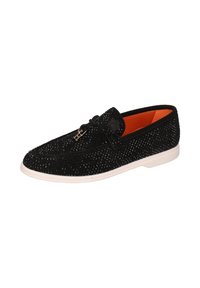 Zwarte loafers van gestructureerde stof versierd met rhinestones. Voorzien van een gladde witte rubberen zool en een oranje binnenvoering. Gespaccent aan de voorkant.