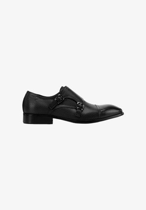 Schwarzer Leder-Halbschuh mit strukturiertem Finish, ausgestattet mit doppelten Schnallen über dem Obermaterial. Spitz zulaufende Zehenpartie und ein niedriger, polierter Absatz.